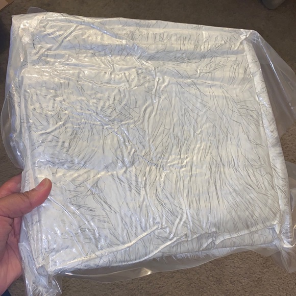 FLUFFY RUG - Picture 3 of 3